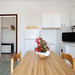 Διαμέρισμα 9 *