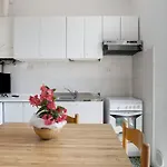 Διαμέρισμα 9 *