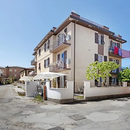 9 Apartment Ameglia