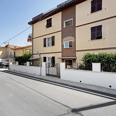 9 * Ameglia