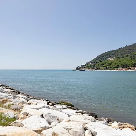 9 * Ameglia